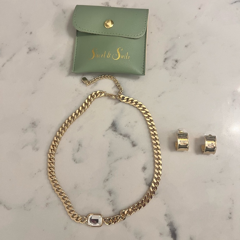 Short & Suite Necklace and Earrings Set